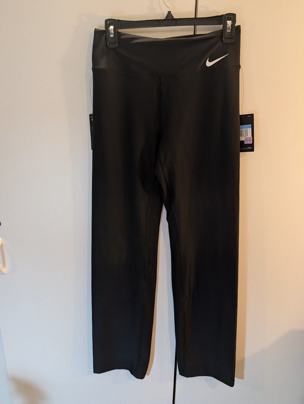 Nike Woman's Medium Standard Fit Black Leggings with White Swoosh NWT